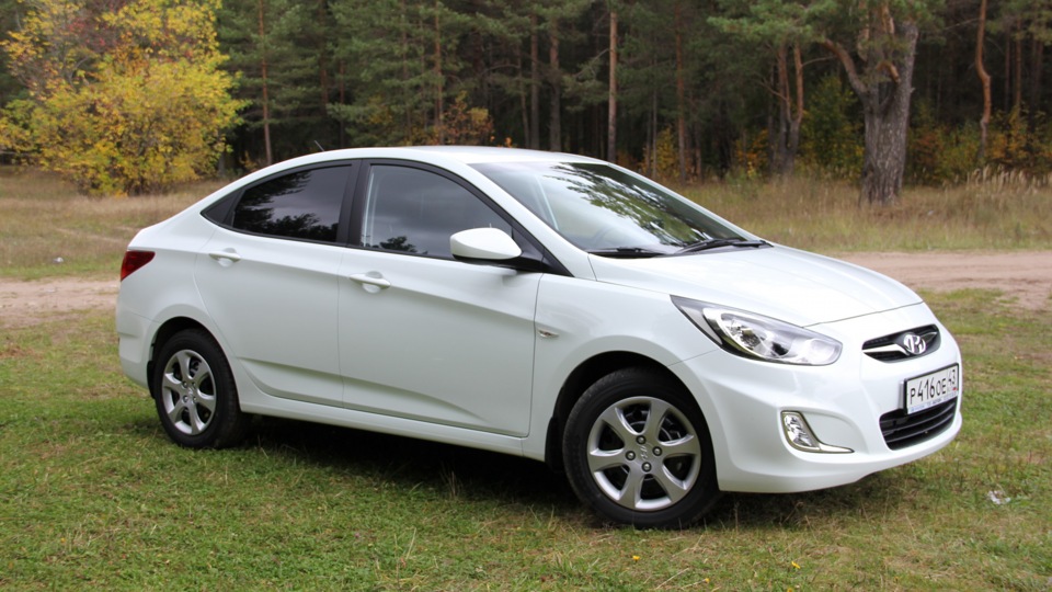 Аренда машины Hyundai Solaris (Хендай Солярис) - 1300 руб/сутки
